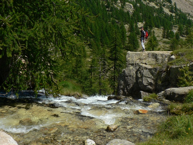 Sul bordo della cascata