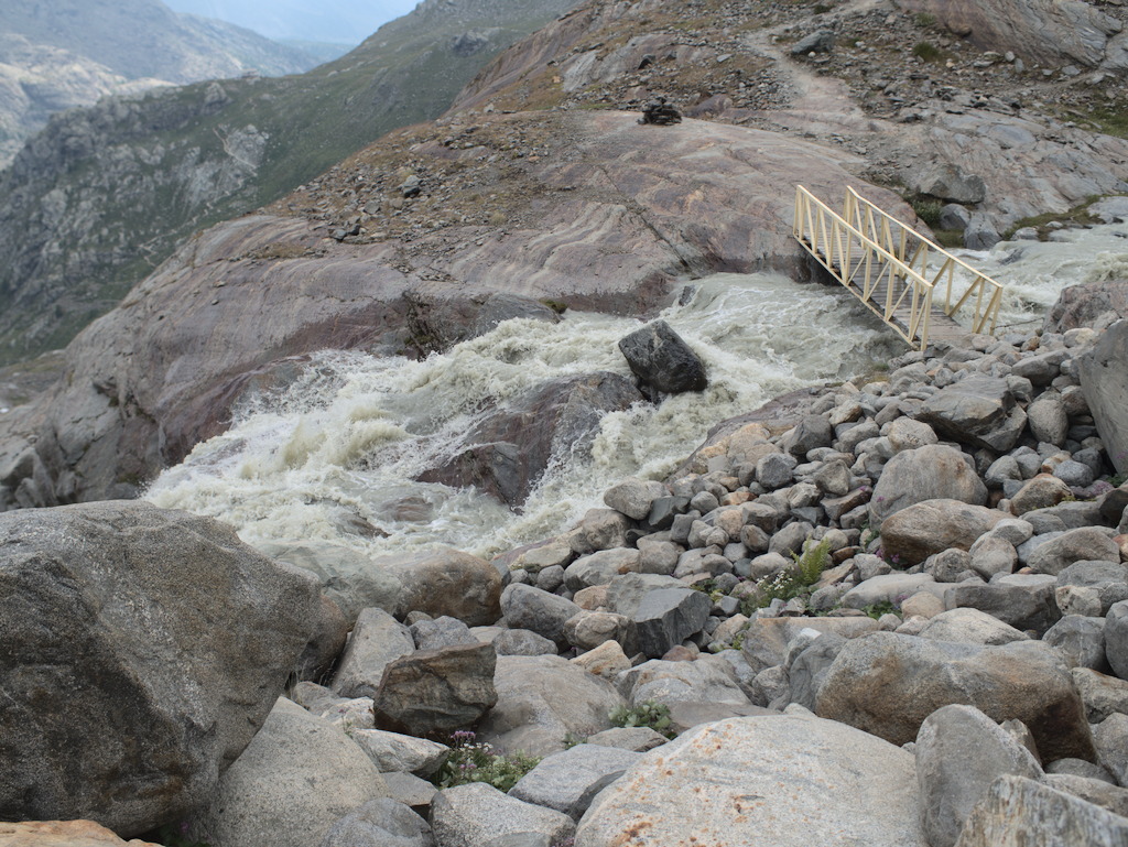 Bridge over troubled water